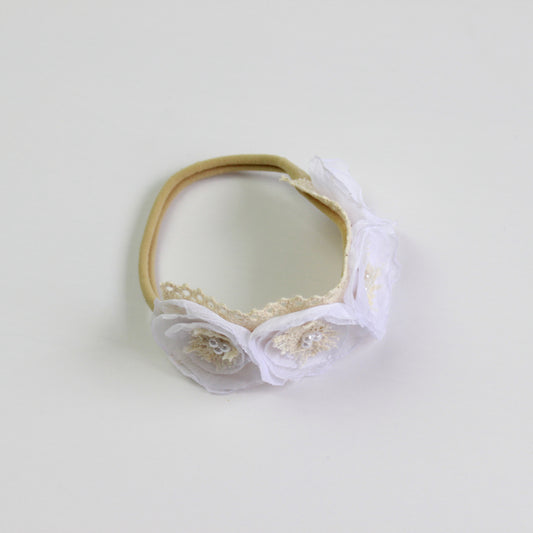 Corona 4 Rosas de Velo Blanca