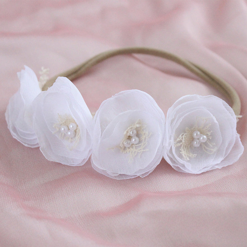 Corona 4 Rosas de Velo Blanca