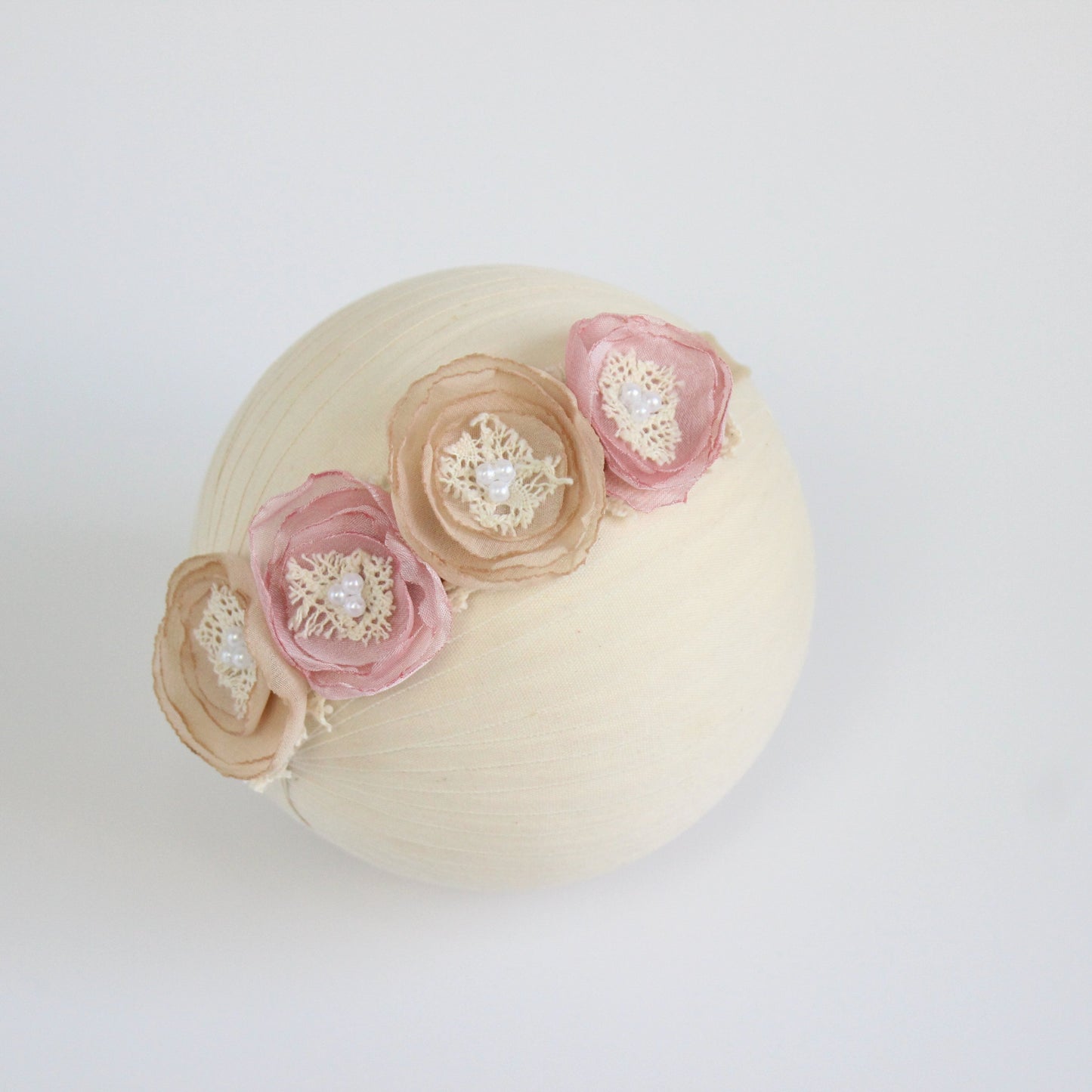 Corona 4 Rosas de Velo Rosa & Beige