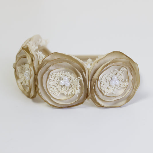 Corona 4 Rosas de Seda Dorada